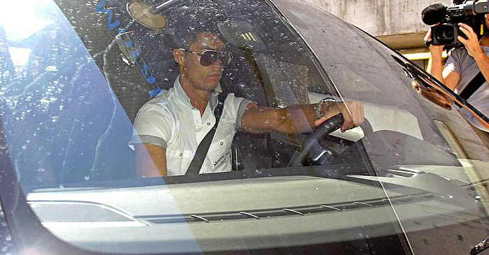 View Cristiano Ronaldo Plans To Visit Dr.Van Dijk in Holland 