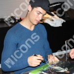 Cristiano_Ronaldo_Signed_Celebration_V_Barcelona_signing
